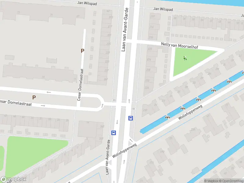 Ambulance met gepaste spoed naar de Laan van Avant-Garde in Rotterdam