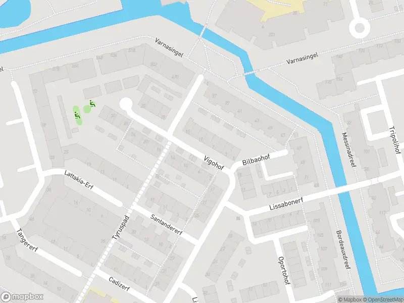 Ambulance met grote spoed naar de Vigohof in Rotterdam
