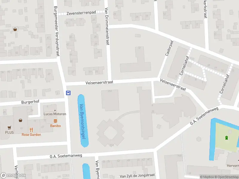 Ambulance met grote spoed naar de Velsenaerstraat in Pernis Rotterdam