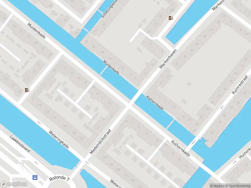 Politie naar de Muidenkade in Amersfoort vanwege voertuigen te water