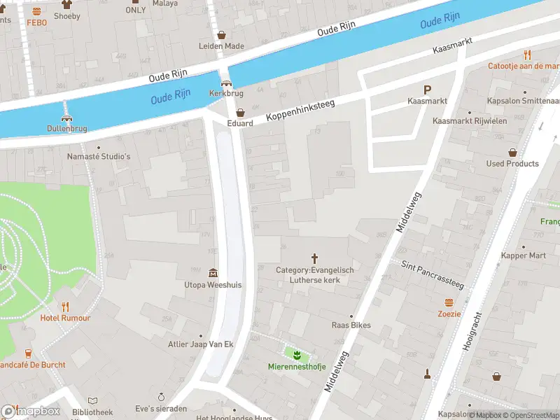 Ambulance met grote spoed naar de Middelstegracht in Leiden