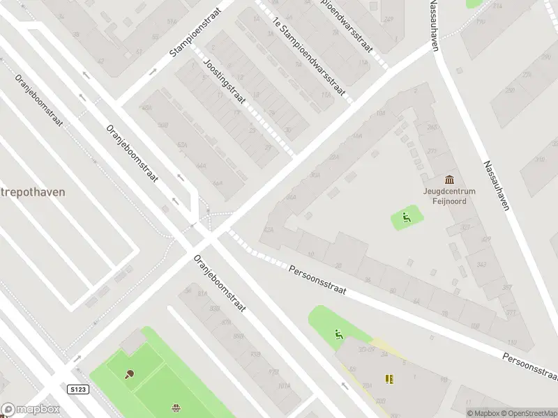 Ambulance met grote spoed naar de Steven Hoogendijkstraat in Rotterdam