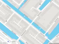 Politie naar de Muidenkade in Amersfoort vanwege voertuigen te water