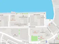 Ambulance met grote spoed naar de Mortelstraat in Amsterdam