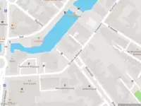 Ambulance met gepaste spoed naar de Cornelis de Wittstraat in Dordrecht