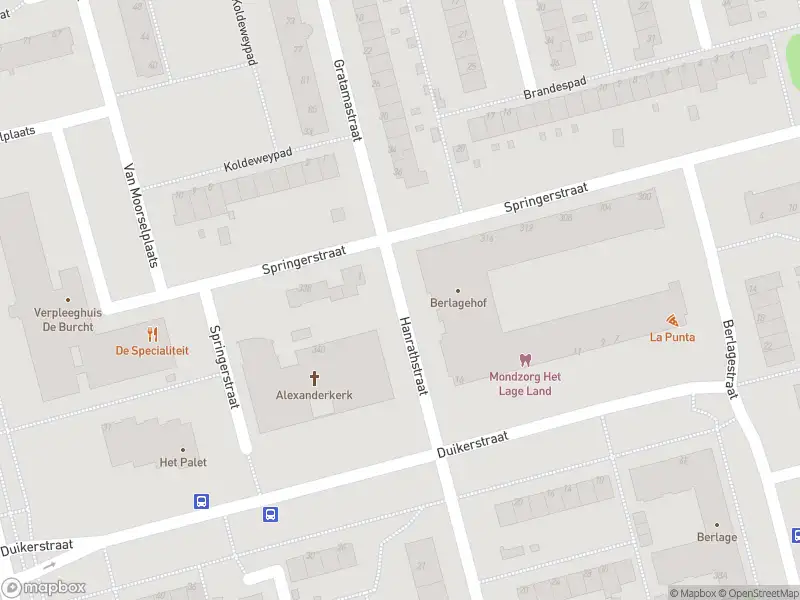 Ambulance met gepaste spoed naar de Hanrathstraat in Rotterdam