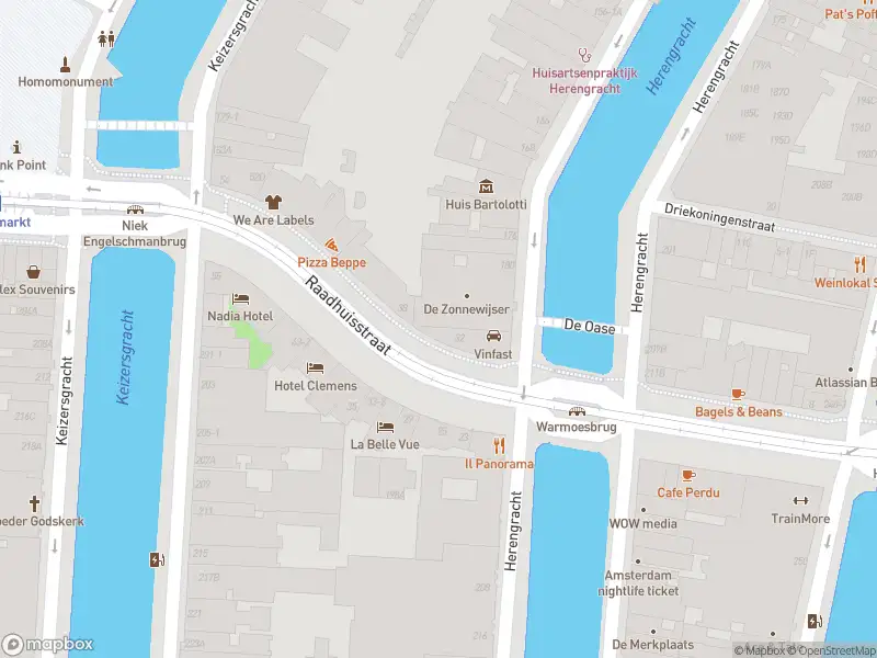 112 melding Brandweer met gepaste spoed naar de Raadhuisstraat in Amsterdam vanwege grote brand