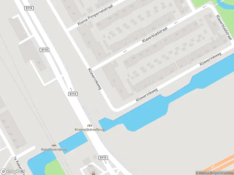 Ambulance met grote spoed naar de Klaverbladstraat in Amsterdam