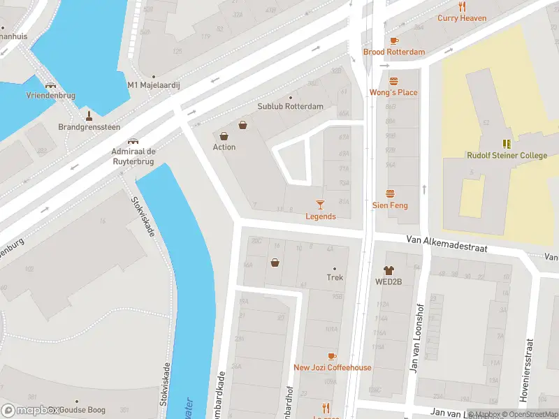 Ambulance met gepaste spoed naar de Kortebrantstraat in Rotterdam
