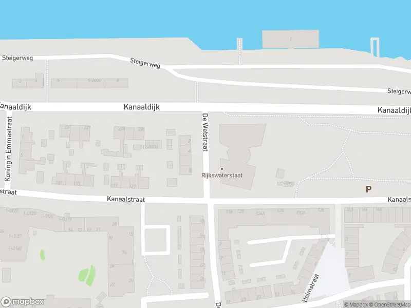 Ambulance met grote spoed naar de De Wetstraat in IJmuiden