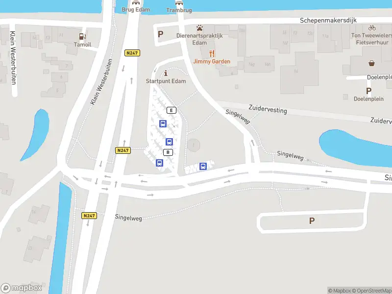 Ambulance naar de Egbert Snijderplein in Edam vanwege ongeval met letsel