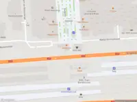 Ambulance met grote spoed naar de Zuidplein in Amsterdam