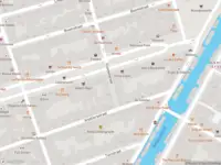 Ambulance met gepaste spoed naar de Violettenstraat in Amsterdam