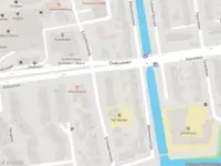 Ambulance met grote spoed naar de Schiedamseweg in Schiedam