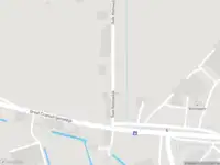 Ambulance met grote spoed naar de Oude Klemsedijk in Strijen