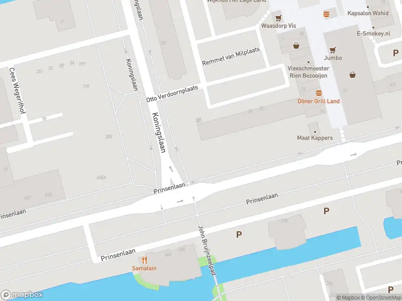 Ambulance met grote spoed naar de Prinsenlaan in Rotterdam