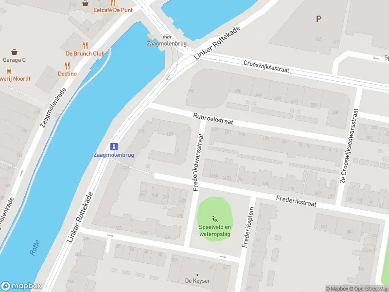 Ambulance met grote spoed naar de Frederikdwarsstraat in Rotterdam