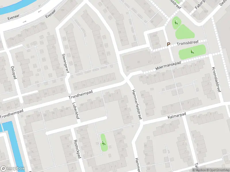 Ambulance met grote spoed naar de Trondheimpad in Rotterdam