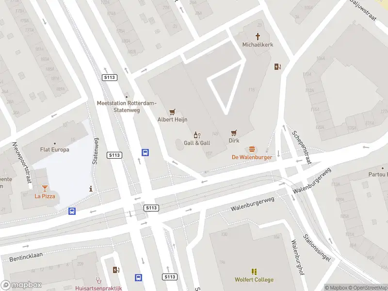 Ambulance met grote spoed naar de Bentinckplein in Rotterdam