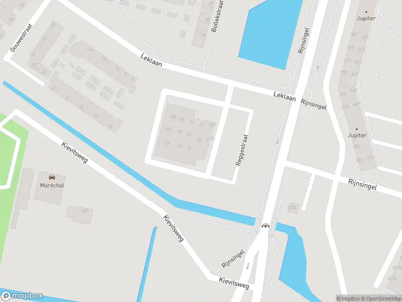 Ambulance met grote spoed naar de Reggestraat in Ridderkerk