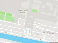 Ambulance met grote spoed naar de Smeet in Westzaan