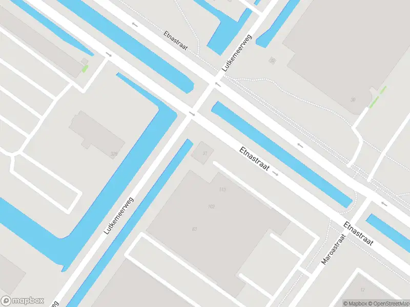Ambulance met gepaste spoed naar de Etnastraat in Amsterdam