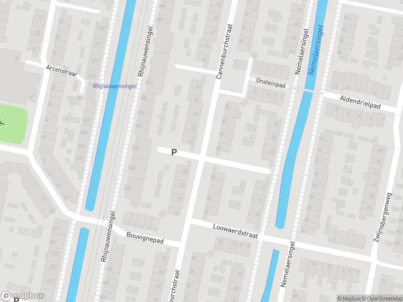 Ambulance met gepaste spoed naar de Cannenburchstraat in Rotterdam