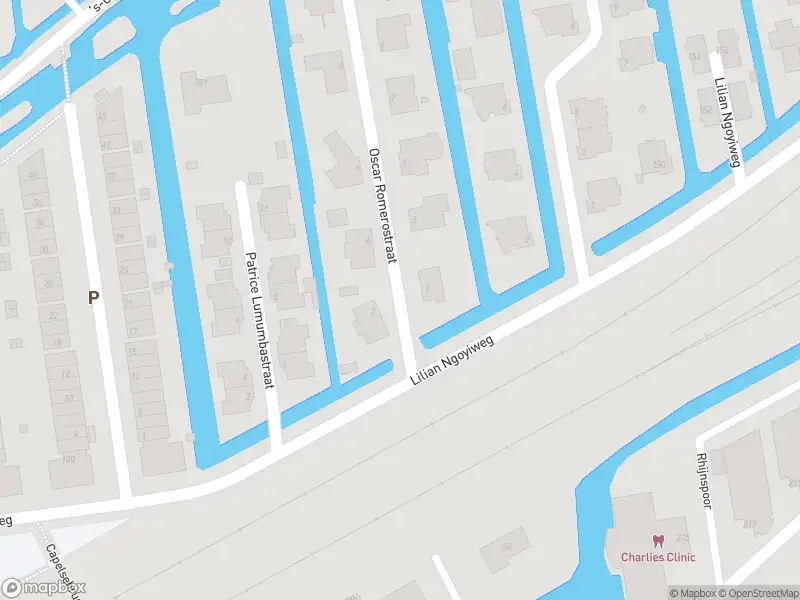Ambulance met gepaste spoed naar de Oscar Romerostraat in Rotterdam