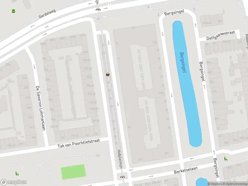 Ambulance met gepaste spoed naar de Voorburgstraat in Rotterdam
