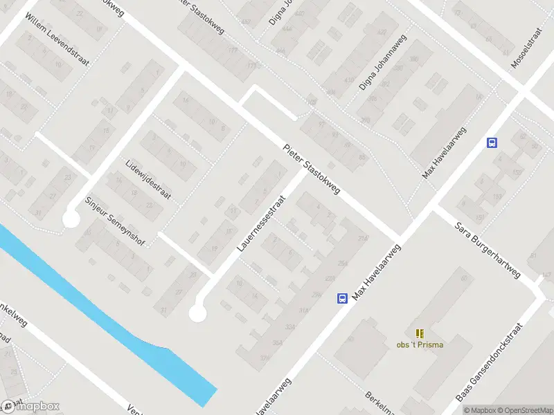 Ambulance met grote spoed naar de Lauernessestraat in Hoogvliet Rotterdam