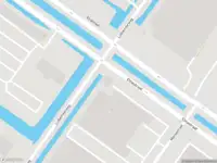 Ambulance met gepaste spoed naar de Etnastraat in Amsterdam