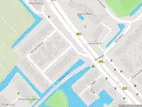 Ambulance met grote spoed naar de Park de Elsberg in Voorburg