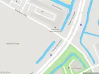 Ambulance met gepaste spoed naar de Kees Mustersstraat in Alphen aan den Rijn