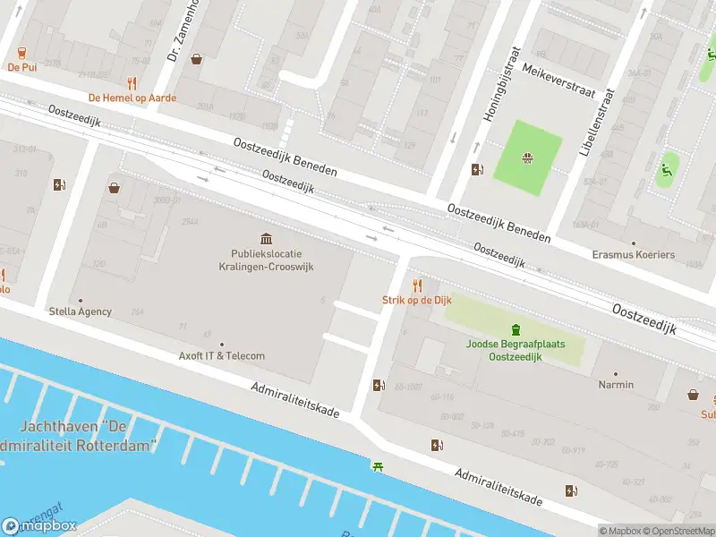 Ambulance met gepaste spoed naar de Oostzeedijk in Rotterdam