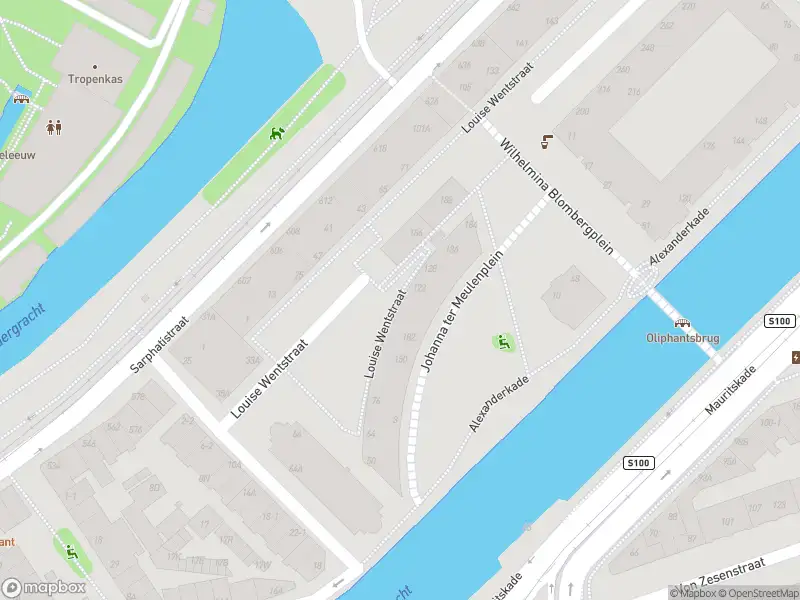 Ambulance met grote spoed naar de Louise Wentstraat in Amsterdam