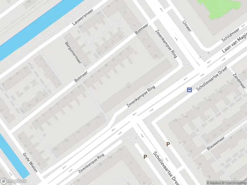 Ambulance met grote spoed naar de Zevenkampse Ring in Rotterdam