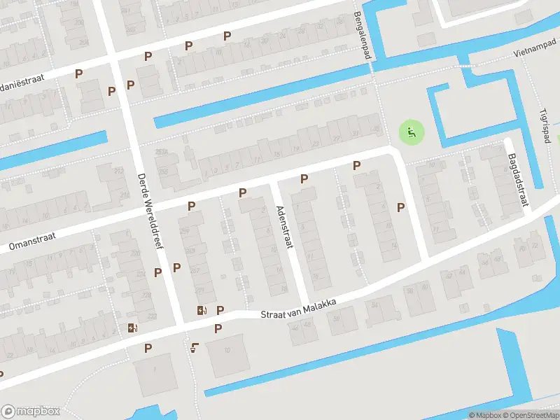 Ambulance met grote spoed naar de Adenstraat in Delft