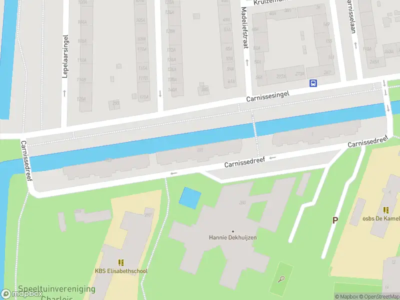 Ambulance met grote spoed naar de Carnissedreef in Rotterdam