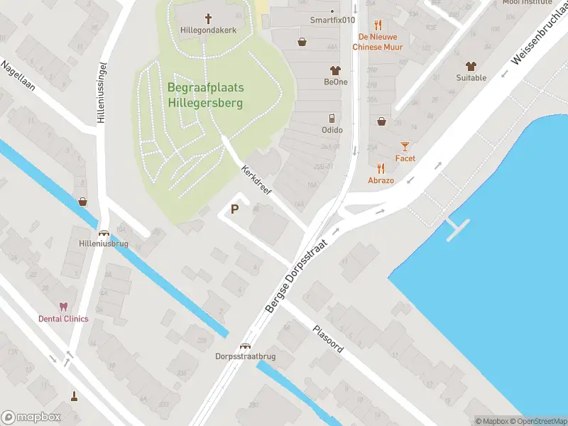 Ambulance met gepaste spoed naar de Bergse Dorpsstraat in Rotterdam