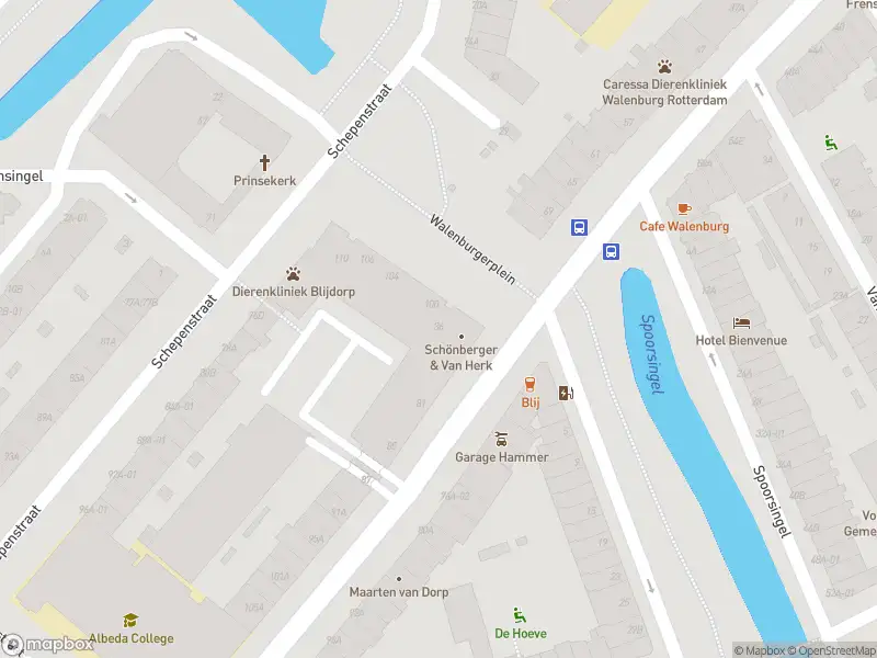 Ambulance met gepaste spoed naar de Walenburgerplein in Rotterdam