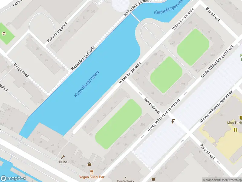 Ambulance met grote spoed naar de Wittenburgerkade in Amsterdam