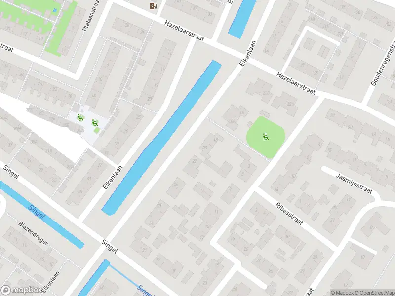 Ambulance met grote spoed naar de Eikenlaan in Puttershoek