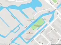 Ambulance met grote spoed naar de Essepad in Voorburg