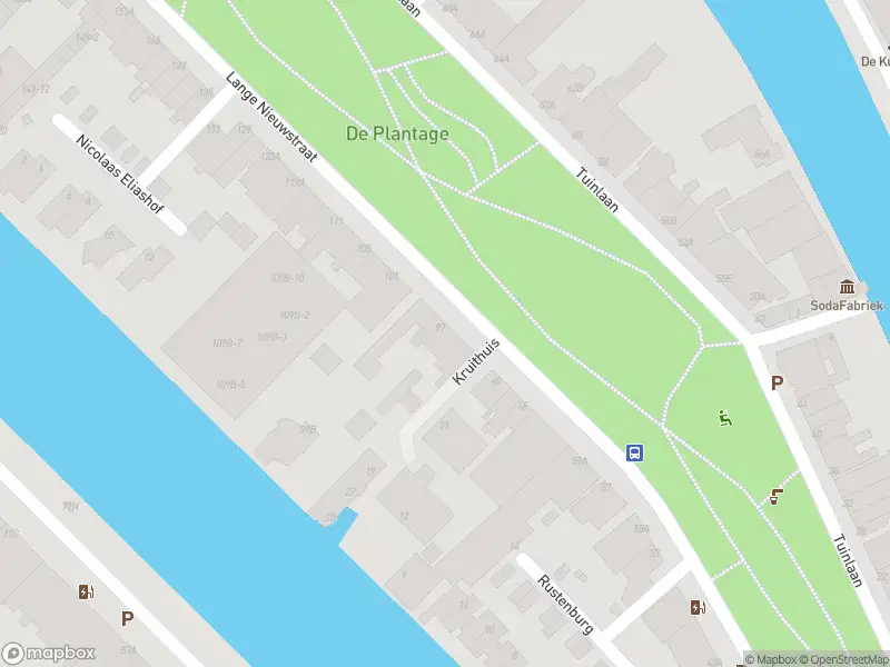 Ambulance met grote spoed naar de Lange Nieuwstraat in Schiedam
