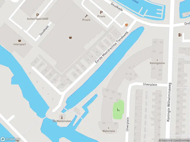 Ambulance met grote spoed naar de Eerste Moordrechtse Tiendeweg in Gouda