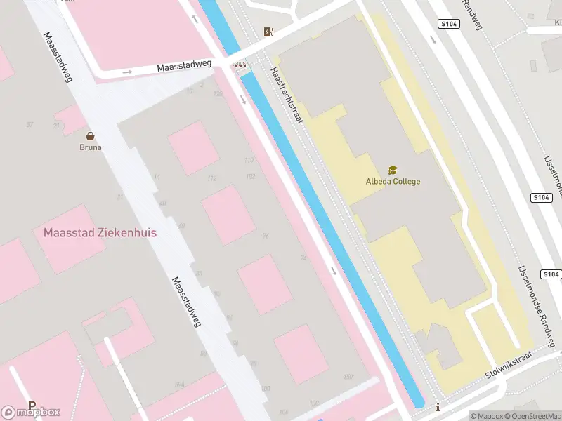 Politie naar de Haastrechtstraat in Rotterdam vanwege steekincident