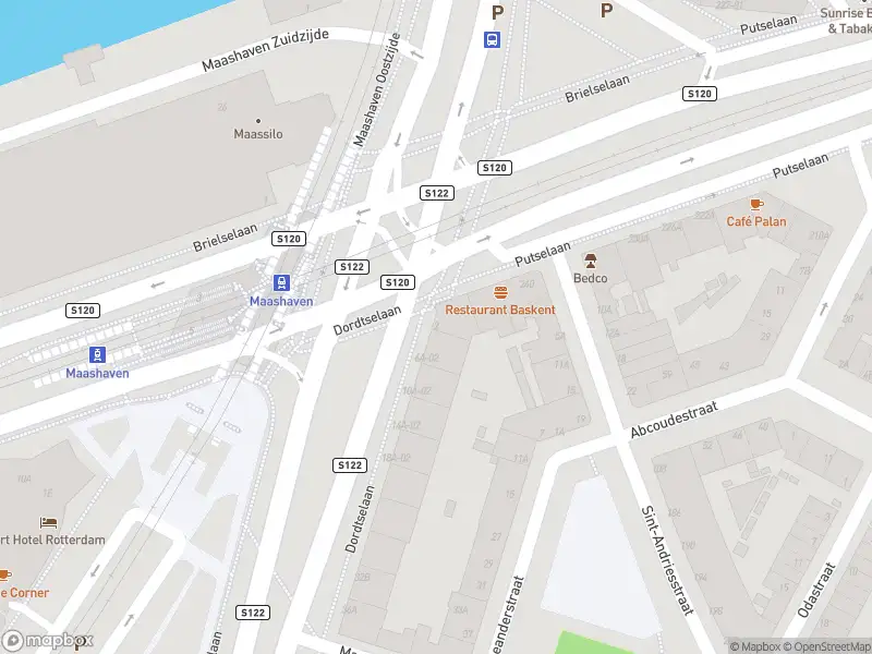 Ambulance met grote spoed naar de Dordtselaan in Rotterdam