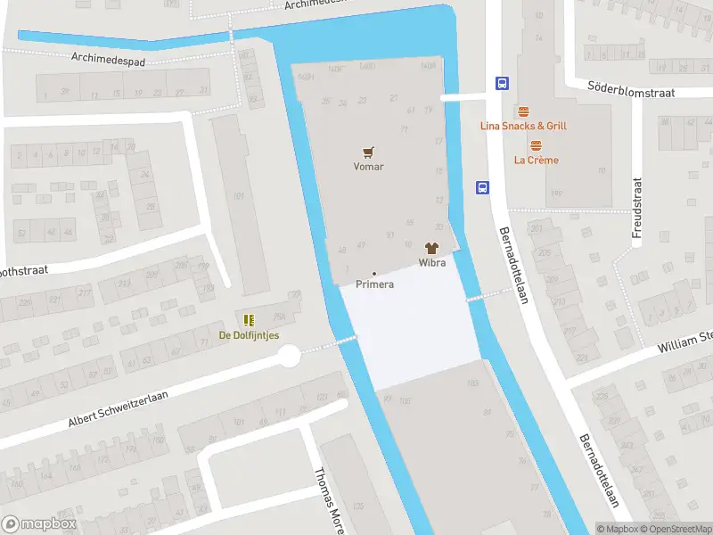 Ambulance met grote spoed naar de Leonardo da Vinciplein in Haarlem