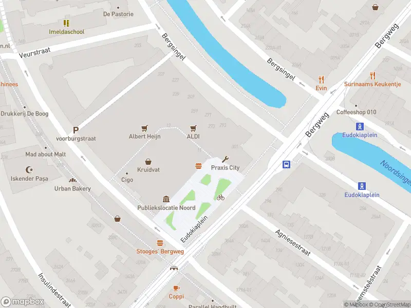 Ambulance met gepaste spoed naar de Eudokiaplein in Rotterdam