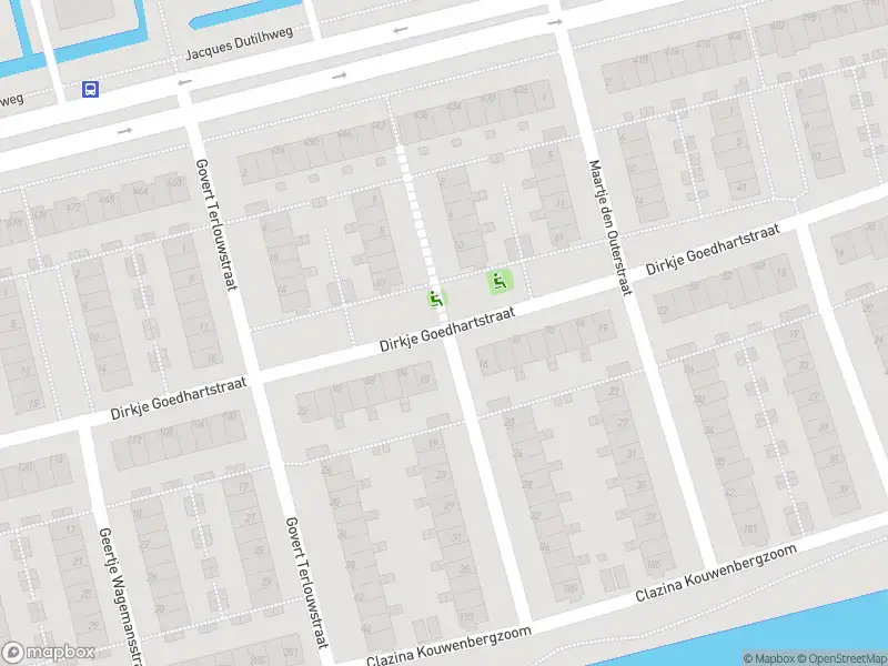 Ambulance met grote spoed naar de Pieter van Rijsselstraat in Rotterdam